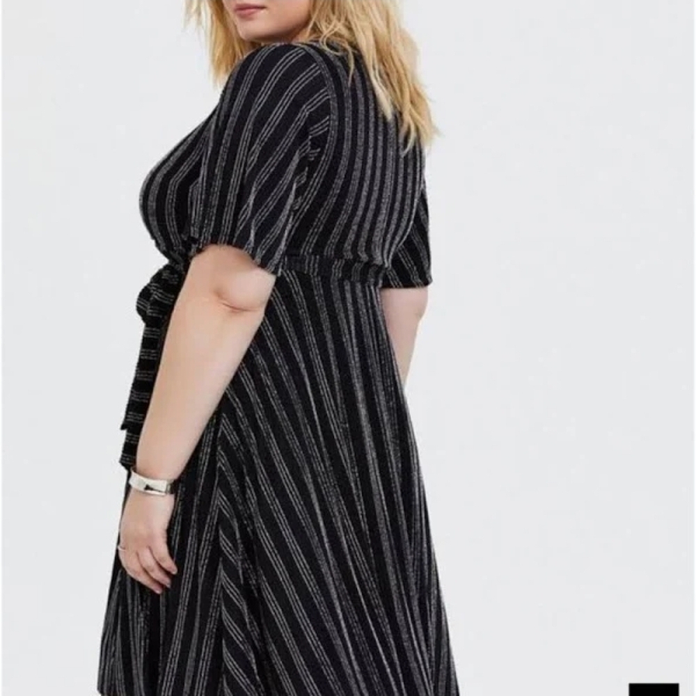 Torrid Black Glitter Stripe Wrap Dress Size 2 (18/20) NWOT image 2
